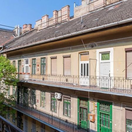 Apartamento Dora'S Calm Nest Over The Chestnut Tree Budapest Exterior foto