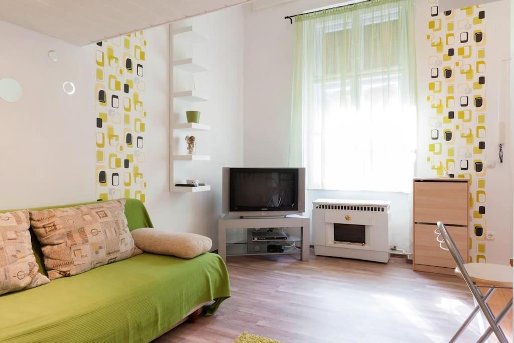 Apartamento Dora'S Calm Nest Over The Chestnut Tree Budapest Exterior foto