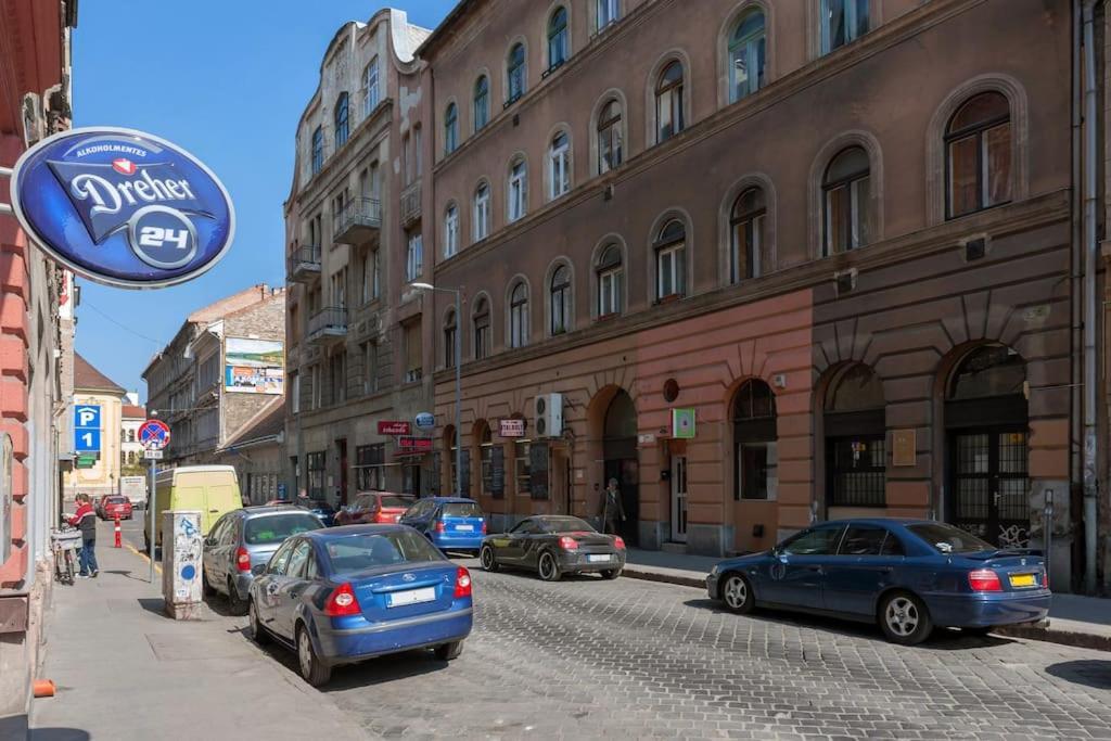 Apartamento Dora'S Calm Nest Over The Chestnut Tree Budapest Exterior foto